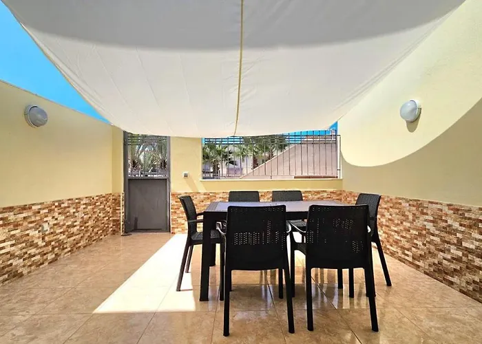 Big And Beautiful House Апартаменты Адехе