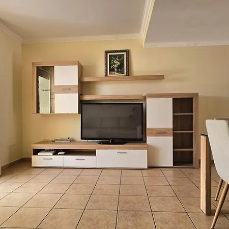 Big And Beautiful House 아데제