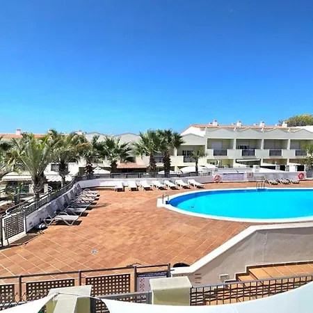 아파트 Big And Beautiful House *