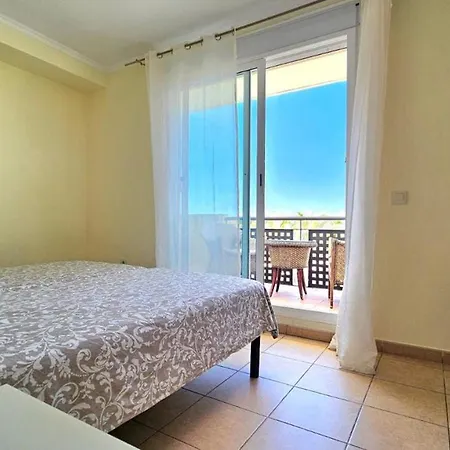 Big And Beautiful House 아데제