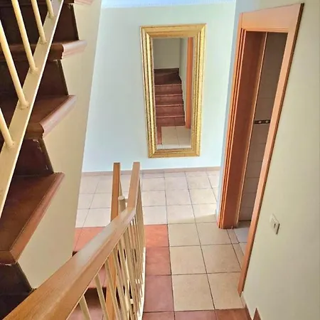 Big And Beautiful House * 阿德耶