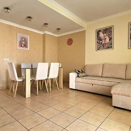 Διαμέρισμα Big And Beautiful House *